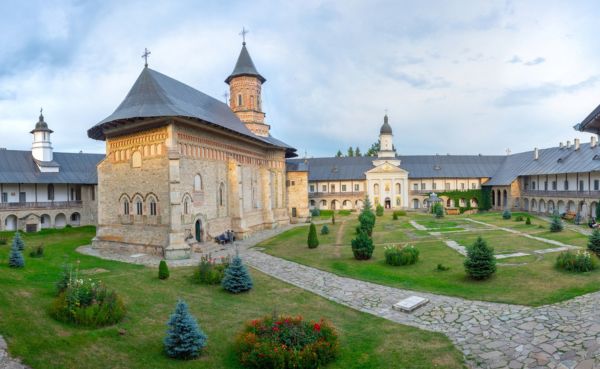 Brasov / Monasterio de Neamt / Gura Humorului o Suceava